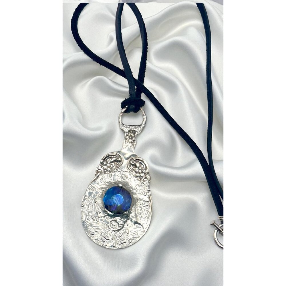 Vintage Daisy 1910 Silver Plated Spoon Pendant Necklace W/ Blue Crystal & Suede - Picture 4 of 12